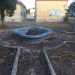 La vasca vuota di un'antica fontana all'interno della stazione di Santo Spirito. Qui dentro un tempo nuotavano pesci rossi e tutt'intorno c'era un lussureggiante giardino